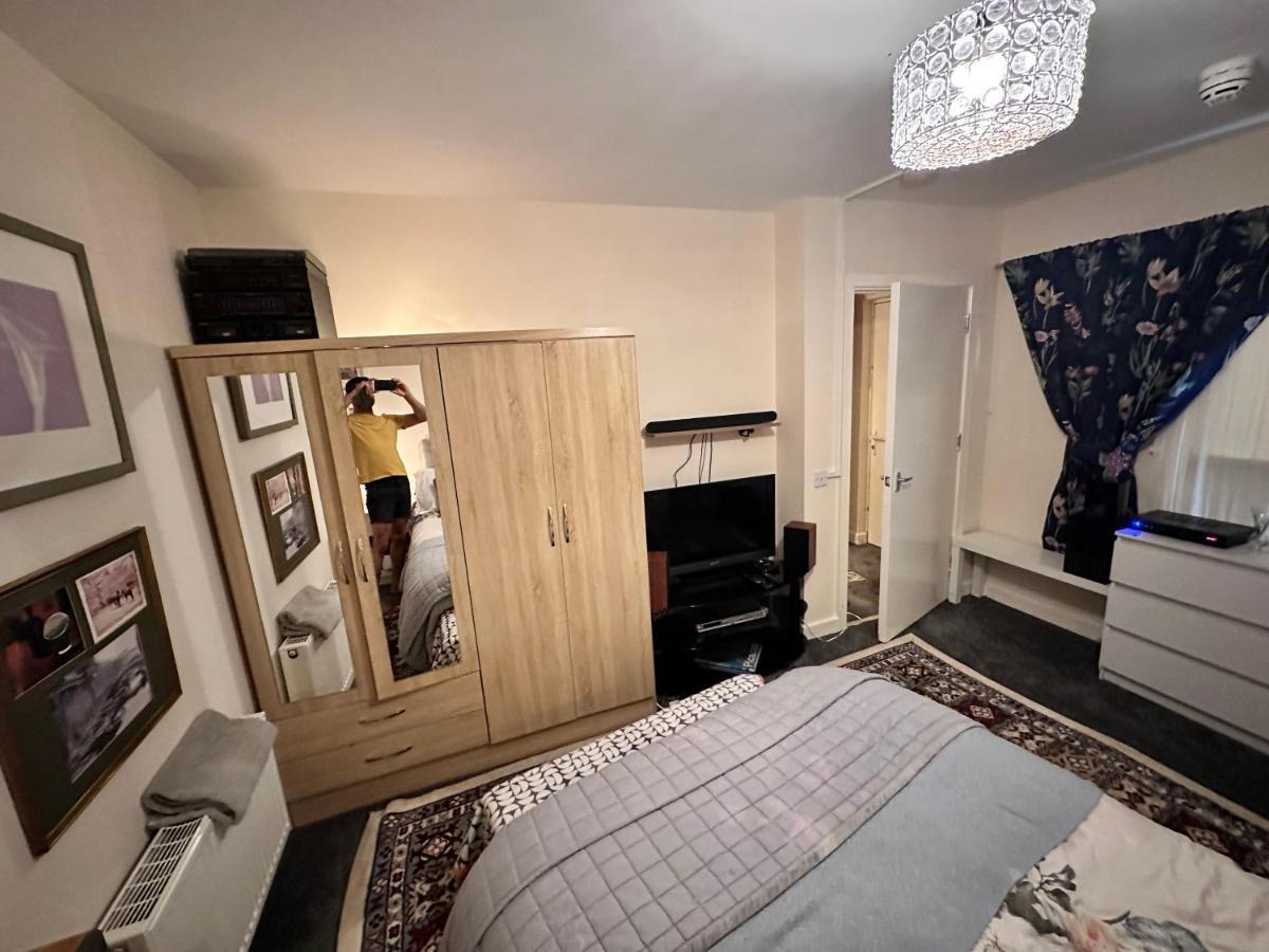 Private Room. In Zone 2 In Cousy Flat Londres Extérieur photo