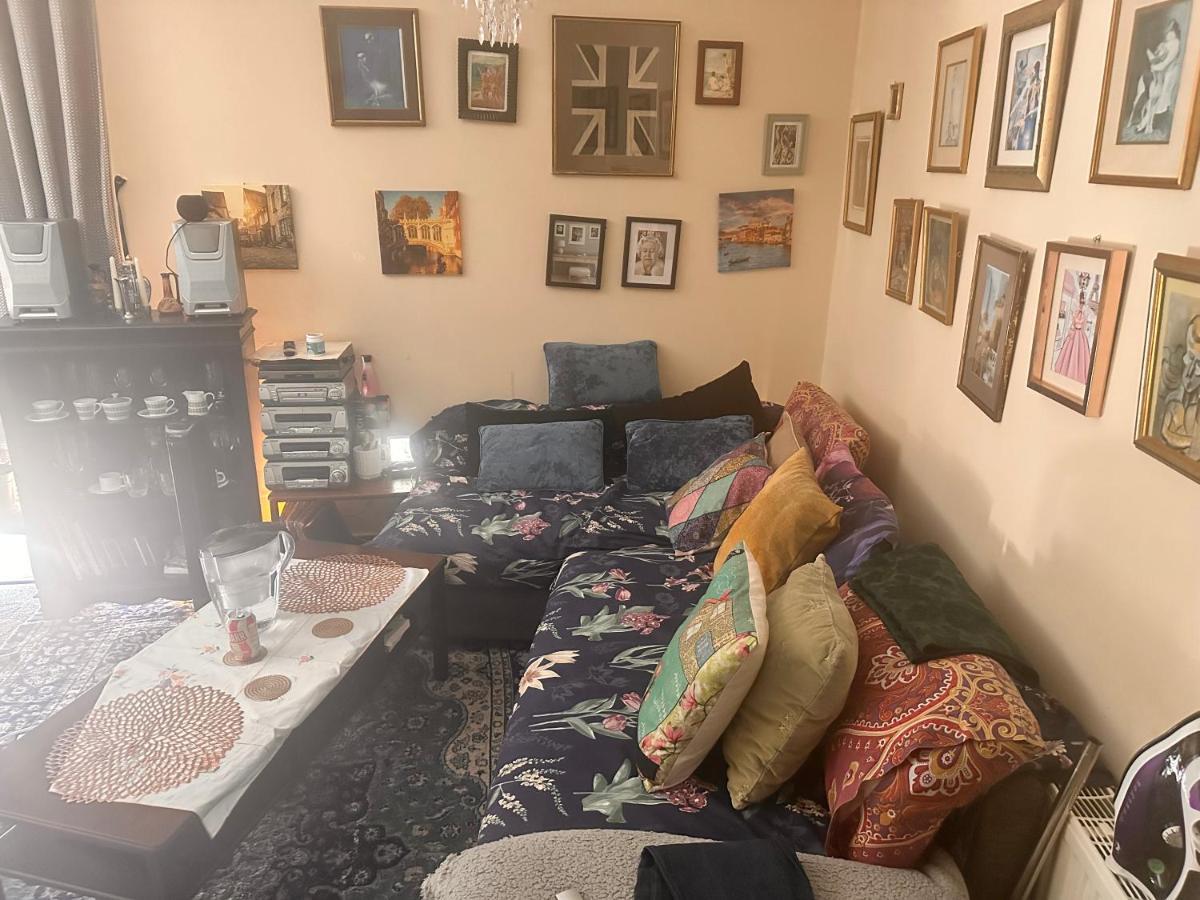 Private Room. In Zone 2 In Cousy Flat Londres Extérieur photo